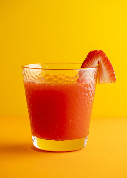 Cocktail au Kombu, fraises et Gin